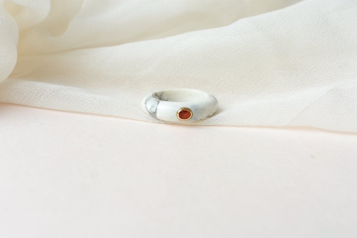 Howlite Band Ring with Orange Sapphire in 18K Gold – Handmade Carved Stone Ring