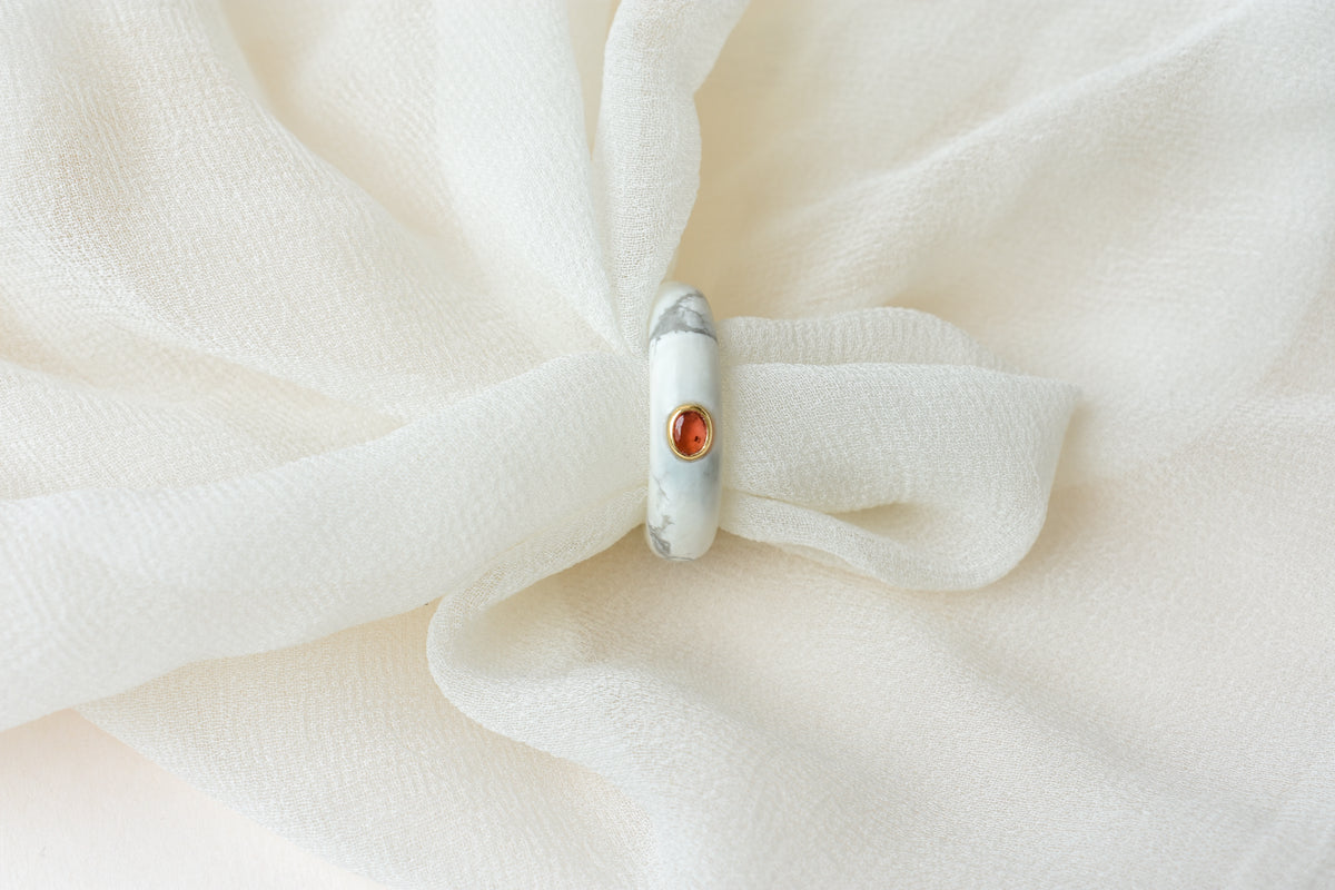 Howlite Band Ring with Orange Sapphire in 18K Gold – Handmade Carved Stone Ring