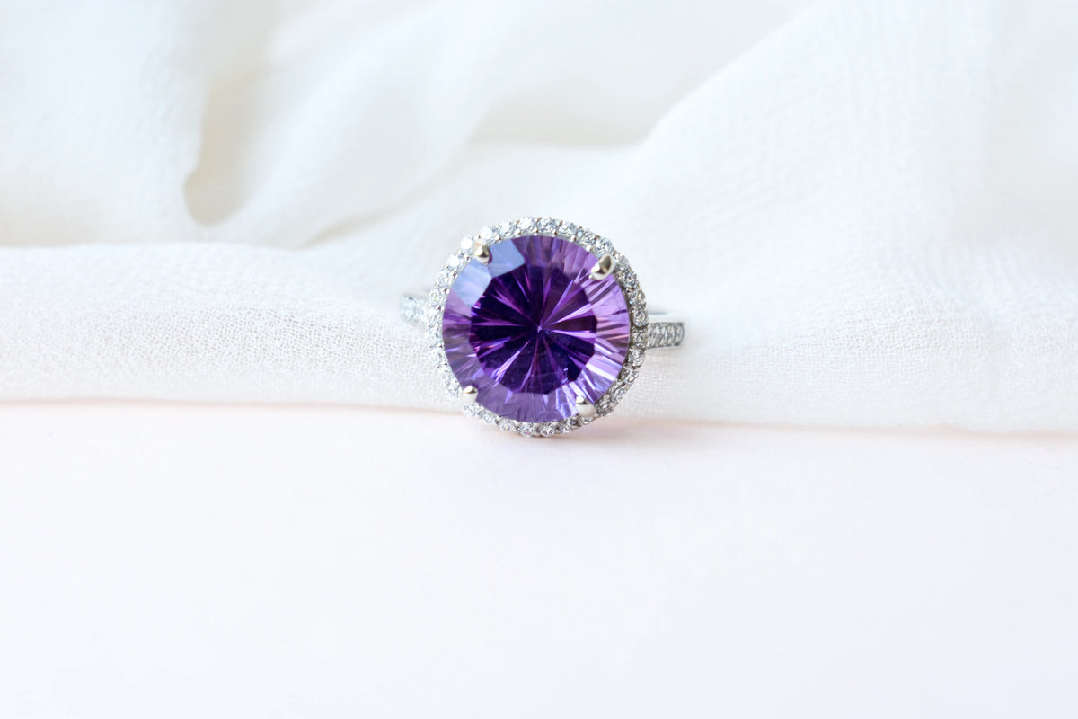 Round amethyst halo ring in 925 silver with fan-faceted cut and cubic zirconia border