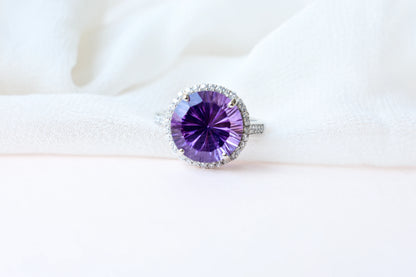 Round amethyst halo ring in 925 silver with fan-faceted cut and cubic zirconia border