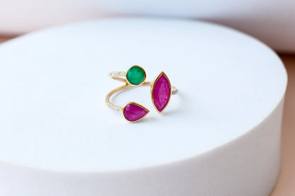 Emerald and ruby cluster ring in 18K gold with open split shank