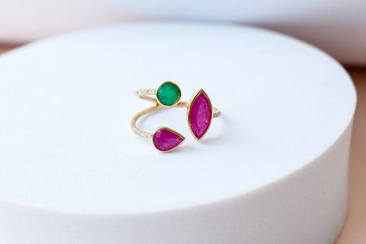 Emerald and ruby cluster ring in 18K gold with open split shank