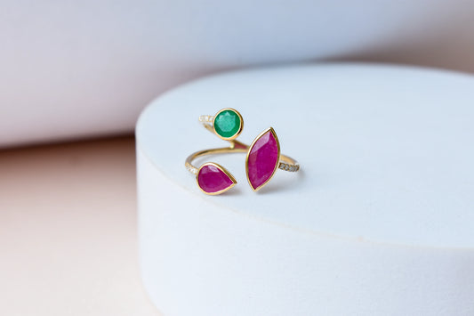 Emerald and ruby cluster ring in 18K gold with open split shank
