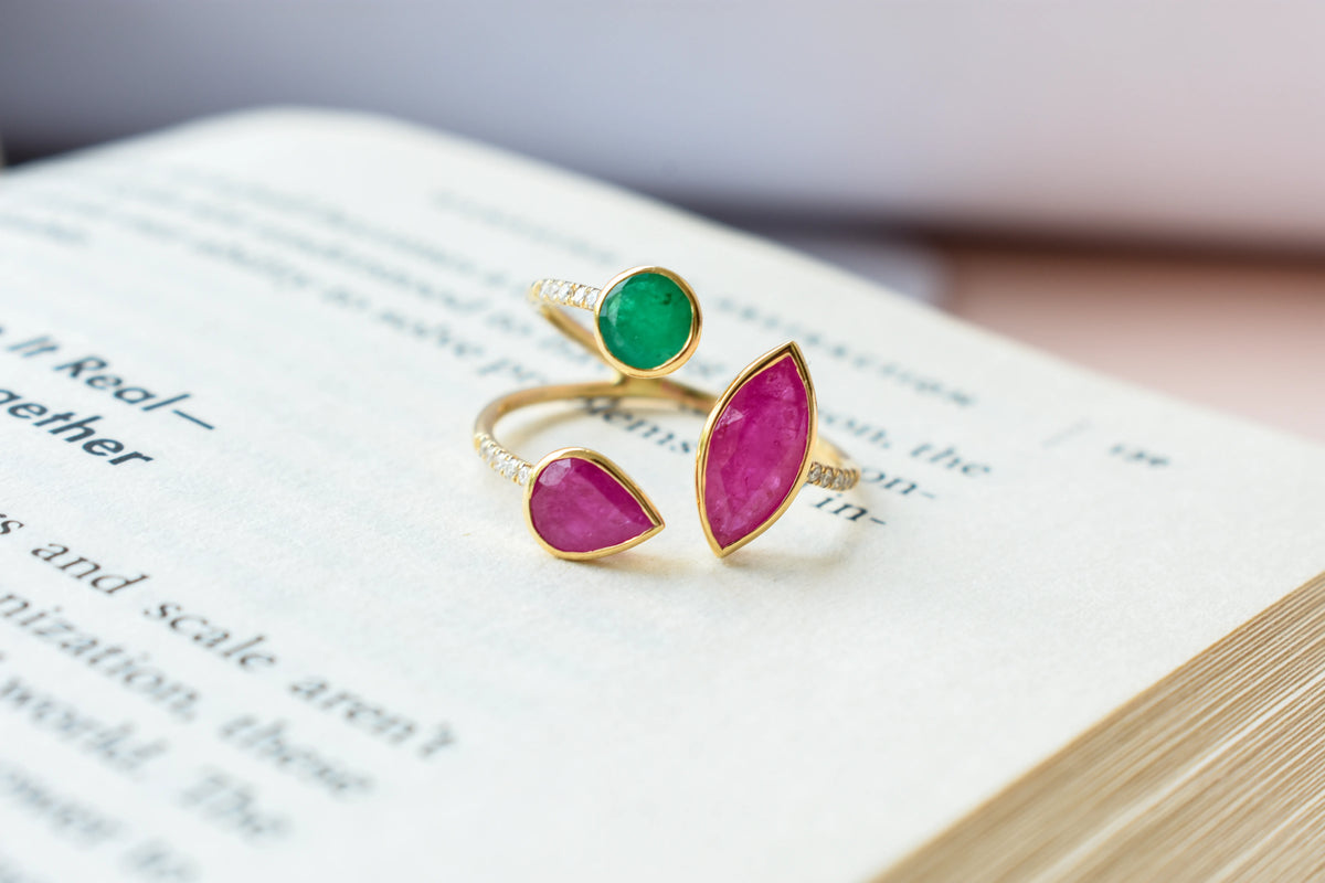 Emerald and ruby cluster ring in 18K gold with open split shank