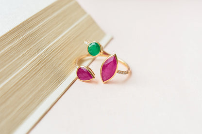 Emerald and ruby cluster ring in 18K gold with open split shank