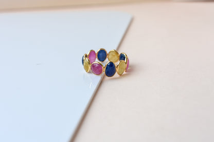 Sapphire Eternity Band in 18K Gold – Oval Cabochon Bezel-Set Ring