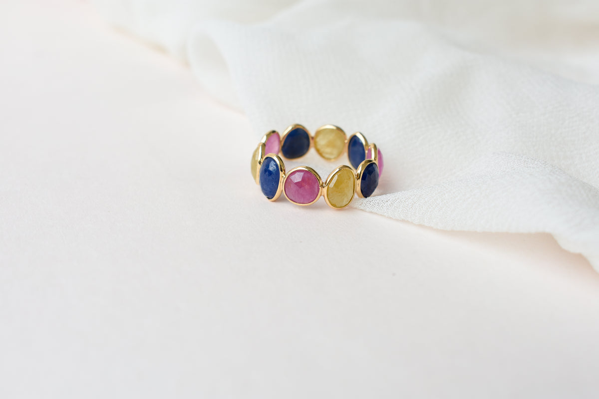 Sapphire Eternity Band in 18K Gold – Oval Cabochon Bezel-Set Ring