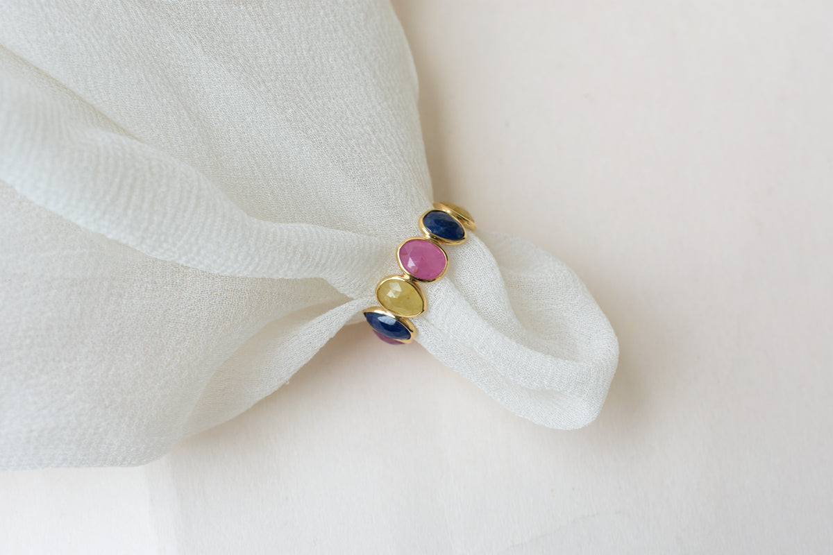 Sapphire Eternity Band in 18K Gold – Oval Cabochon Bezel-Set Ring
