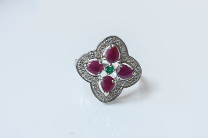 Ruby and emerald clover motif ring in 925 silver
