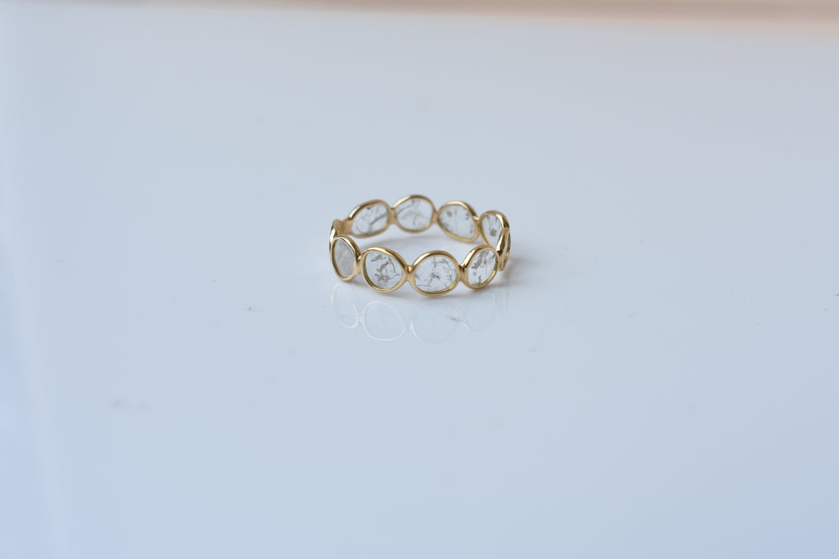 Diamond Slice Band Ring in 18K Gold – Freeform Bezel-Set Stacking Ring