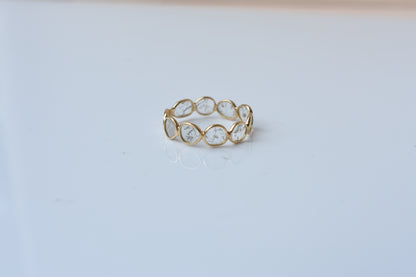 Diamond Slice Band Ring in 18K Gold – Freeform Bezel-Set Stacking Ring