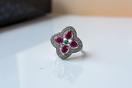 Ruby and emerald clover motif ring in 925 silver