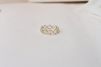 Diamond Slice Band Ring in 18K Gold – Freeform Bezel-Set Stacking Ring