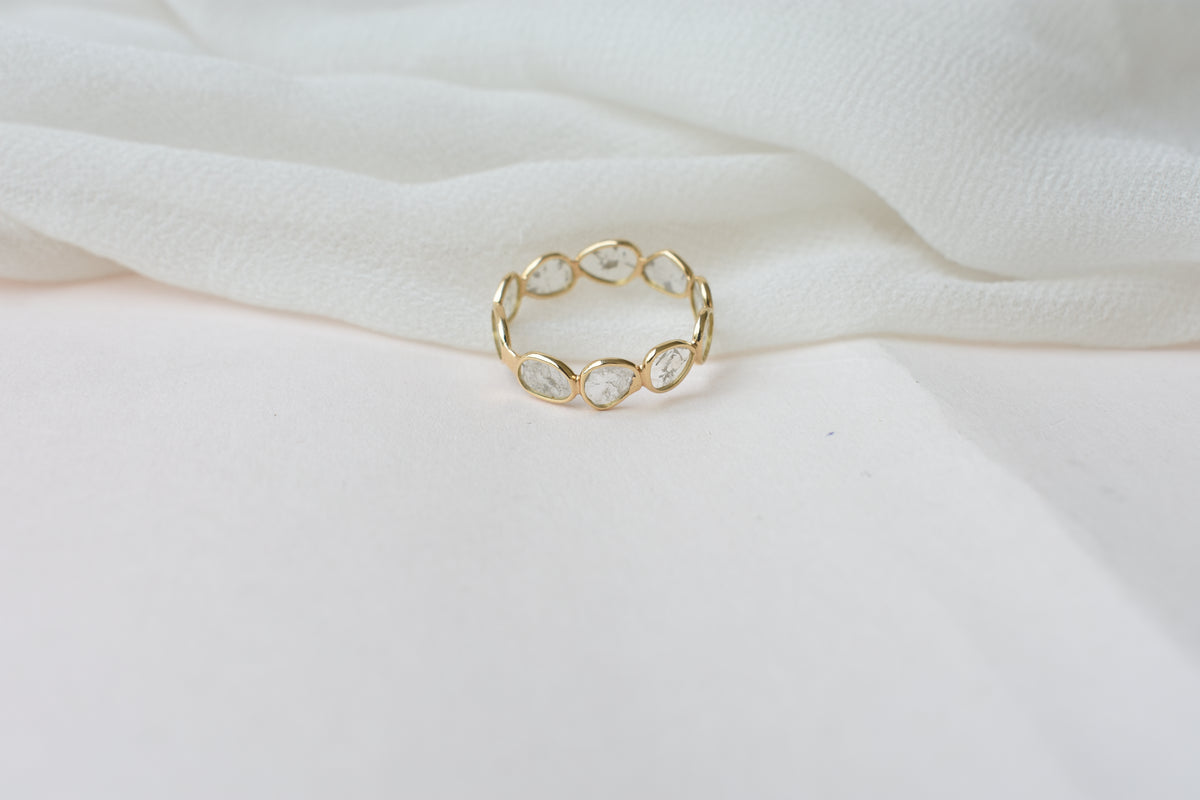 Diamond Slice Band Ring in 18K Gold – Freeform Bezel-Set Stacking Ring