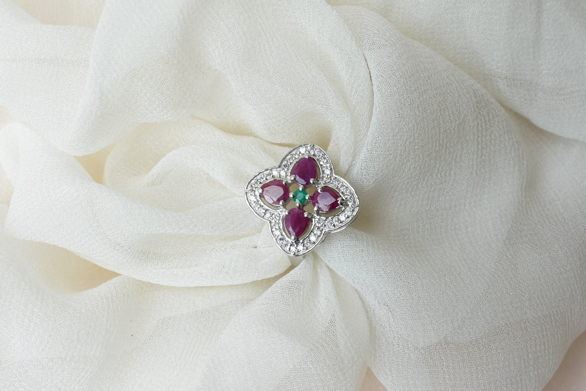 Ruby and emerald clover motif ring in 925 silver
