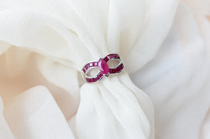Ruby bow-shaped infinity ring in 925 silver