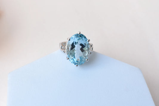 Oval sky blue topaz solitaire ring in 925 silver