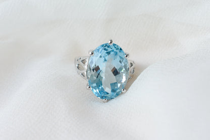 Oval sky blue topaz solitaire ring in 925 silver
