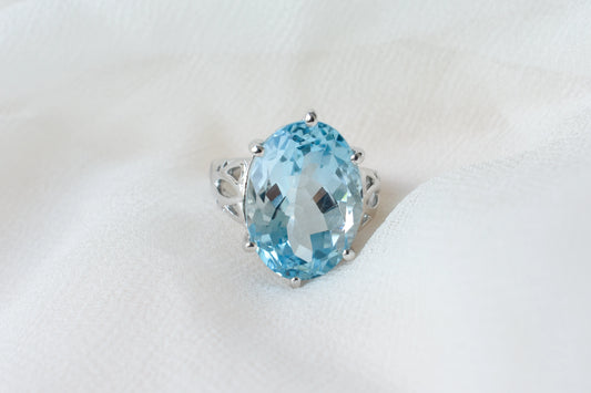 Oval sky blue topaz solitaire ring in 925 silver