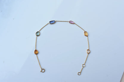 18K gold bracelet with organic-cut multi-coloured sapphire stations