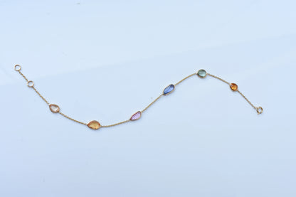 18K gold bracelet with organic-cut multi-coloured sapphire stations