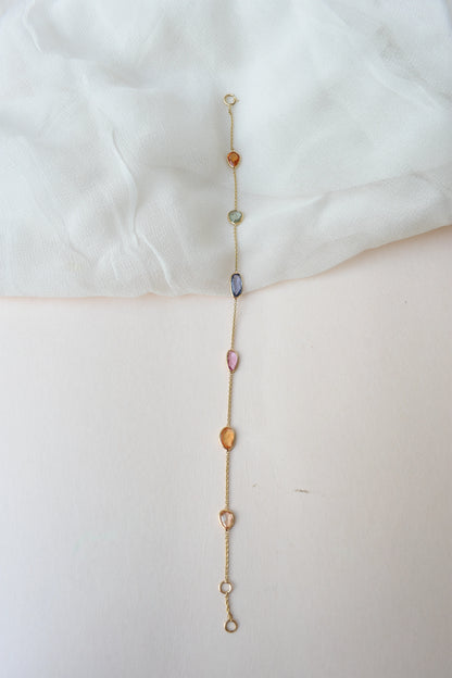 18K gold bracelet with organic-cut multi-coloured sapphire stations