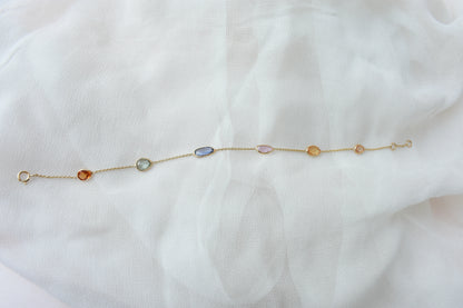 18K gold bracelet with organic-cut multi-coloured sapphire stations