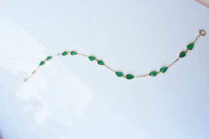 18K gold bracelet with pear-cut emerald drops