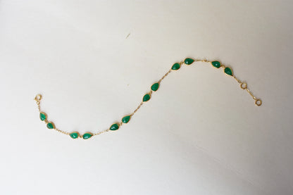 18K gold bracelet with pear-cut emerald drops
