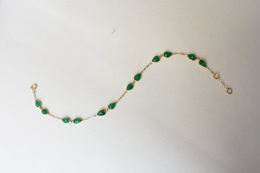 18K gold bracelet with pear-cut emerald drops