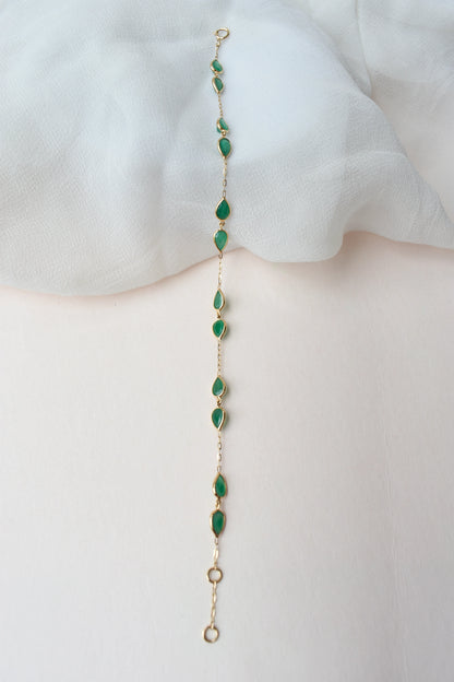 18K gold bracelet with pear-cut emerald drops