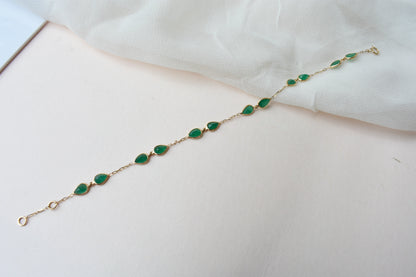 18K gold bracelet with pear-cut emerald drops