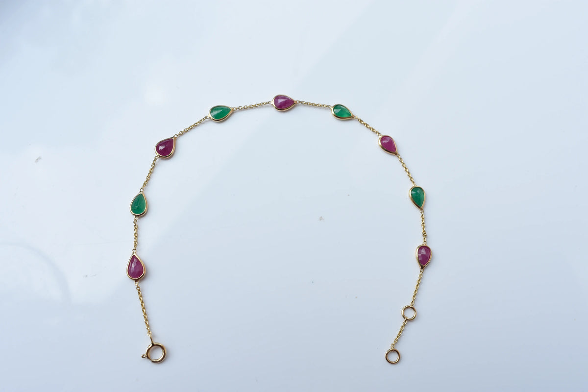 18K gold bracelet with alternating ruby and emerald drops