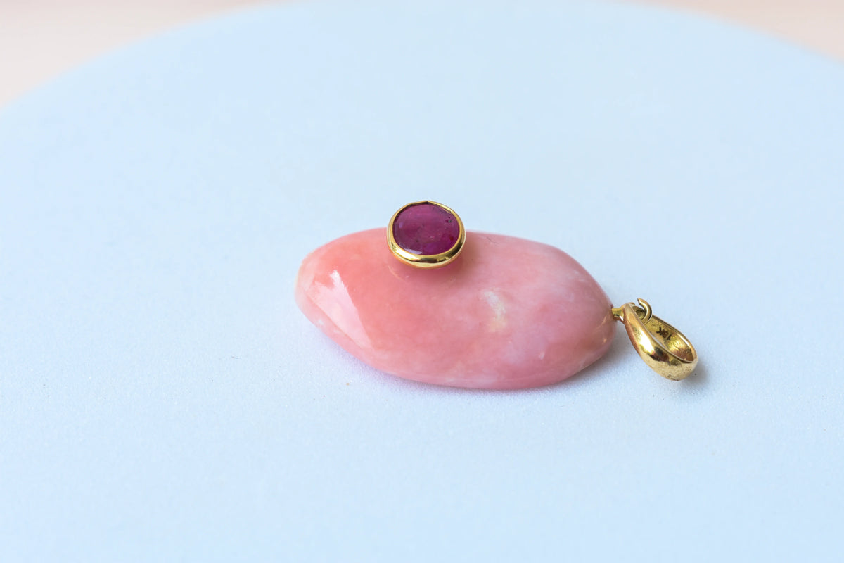 18K gold pendant with pink opal and ruby accent