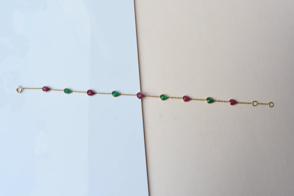 18K gold bracelet with alternating ruby and emerald drops