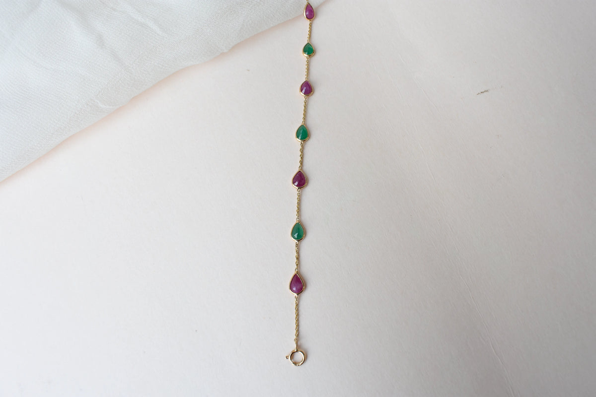18K gold bracelet with alternating ruby and emerald drops