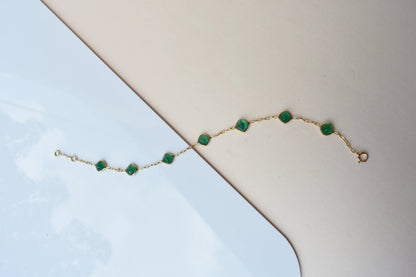 18K gold bracelet with cabochon-cut emerald stations