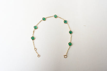 18K gold bracelet with cabochon-cut emerald stations