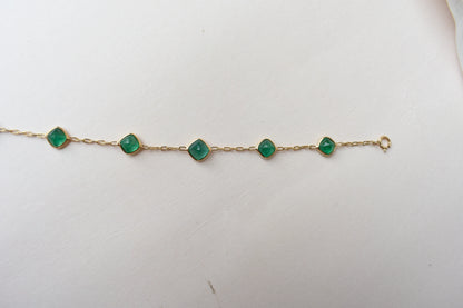 18K gold bracelet with cabochon-cut emerald stations