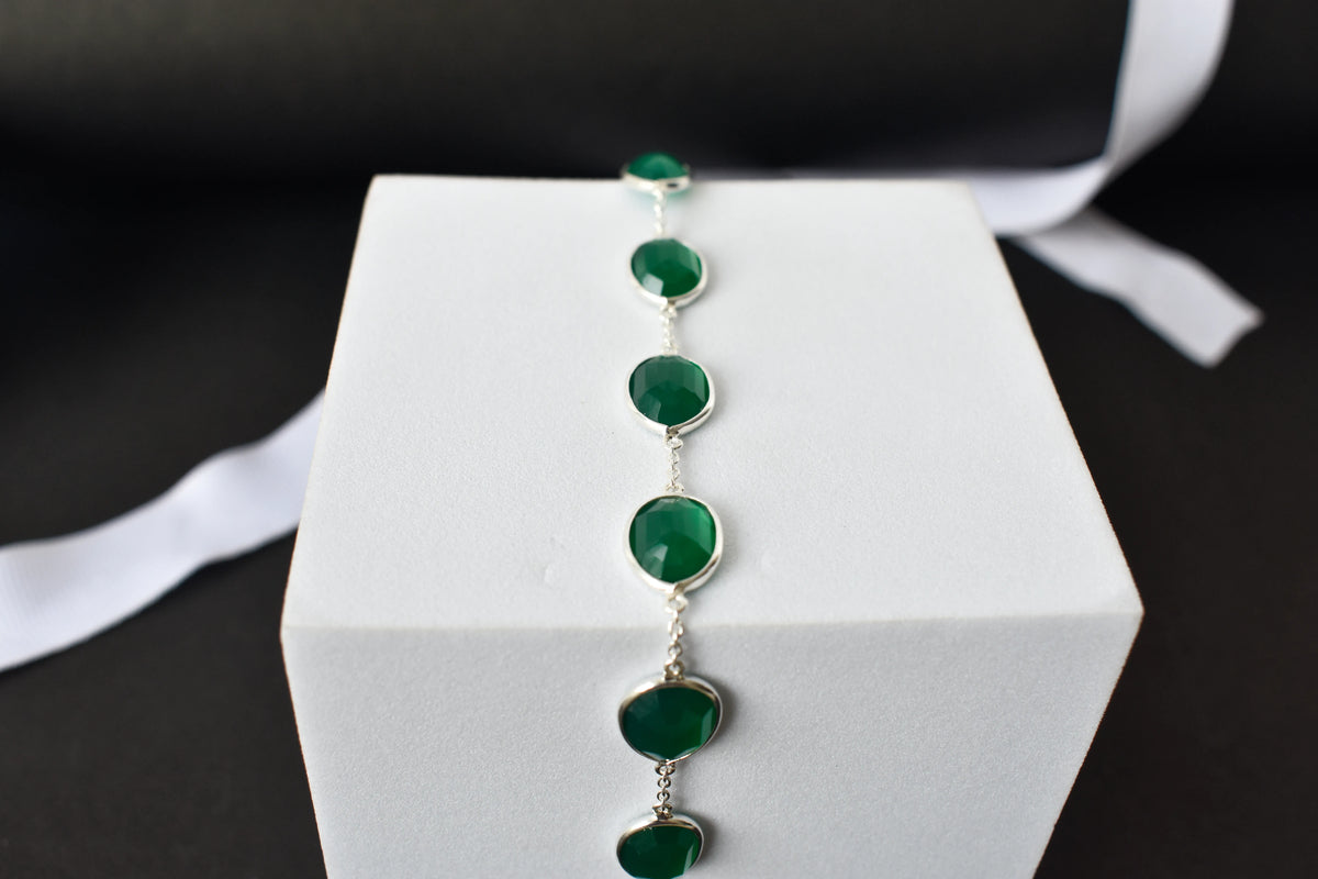 Faceted green onyx bracelet with bezel-set stones in 925 silver