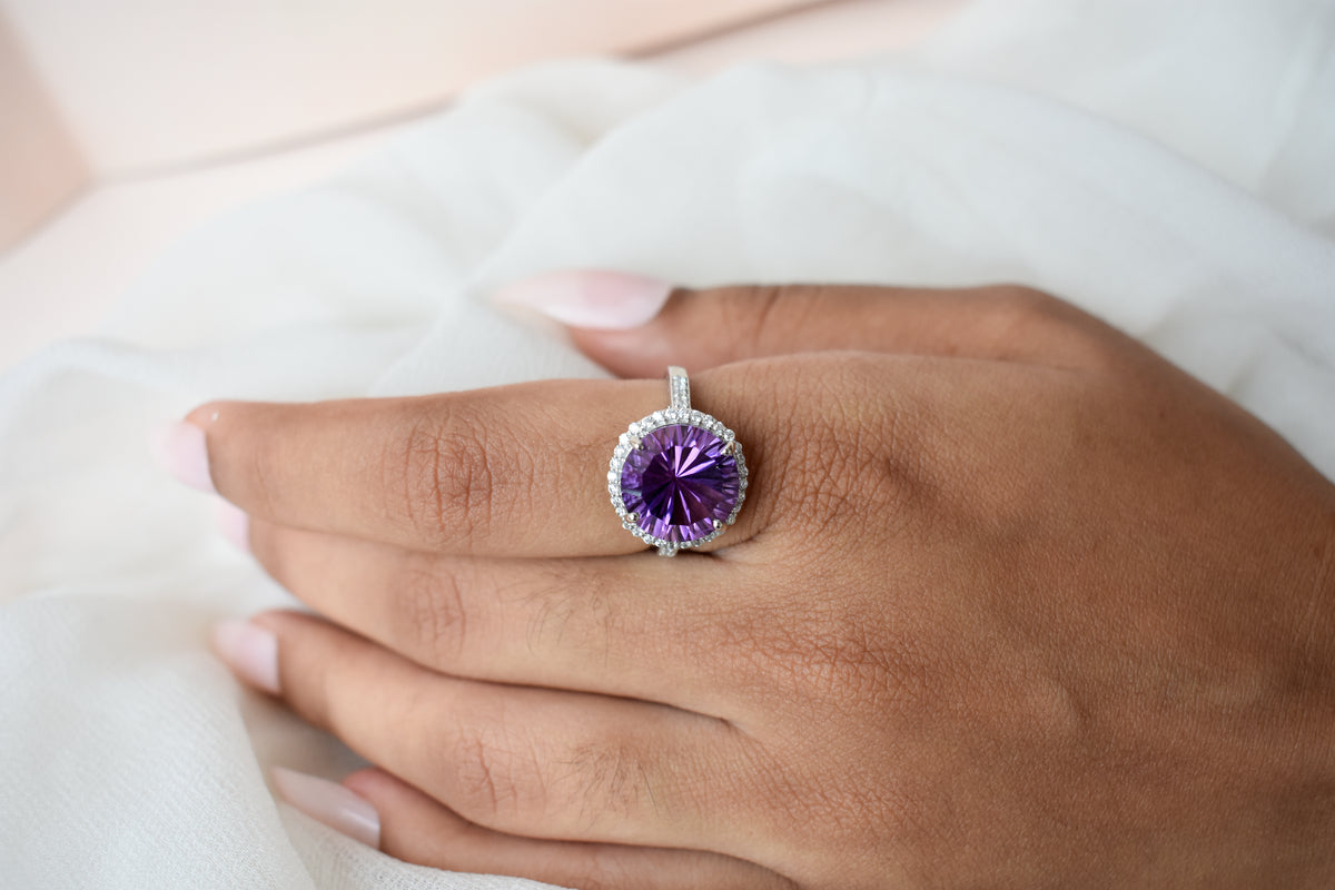 Round amethyst halo ring in 925 silver with fan-faceted cut and cubic zirconia border