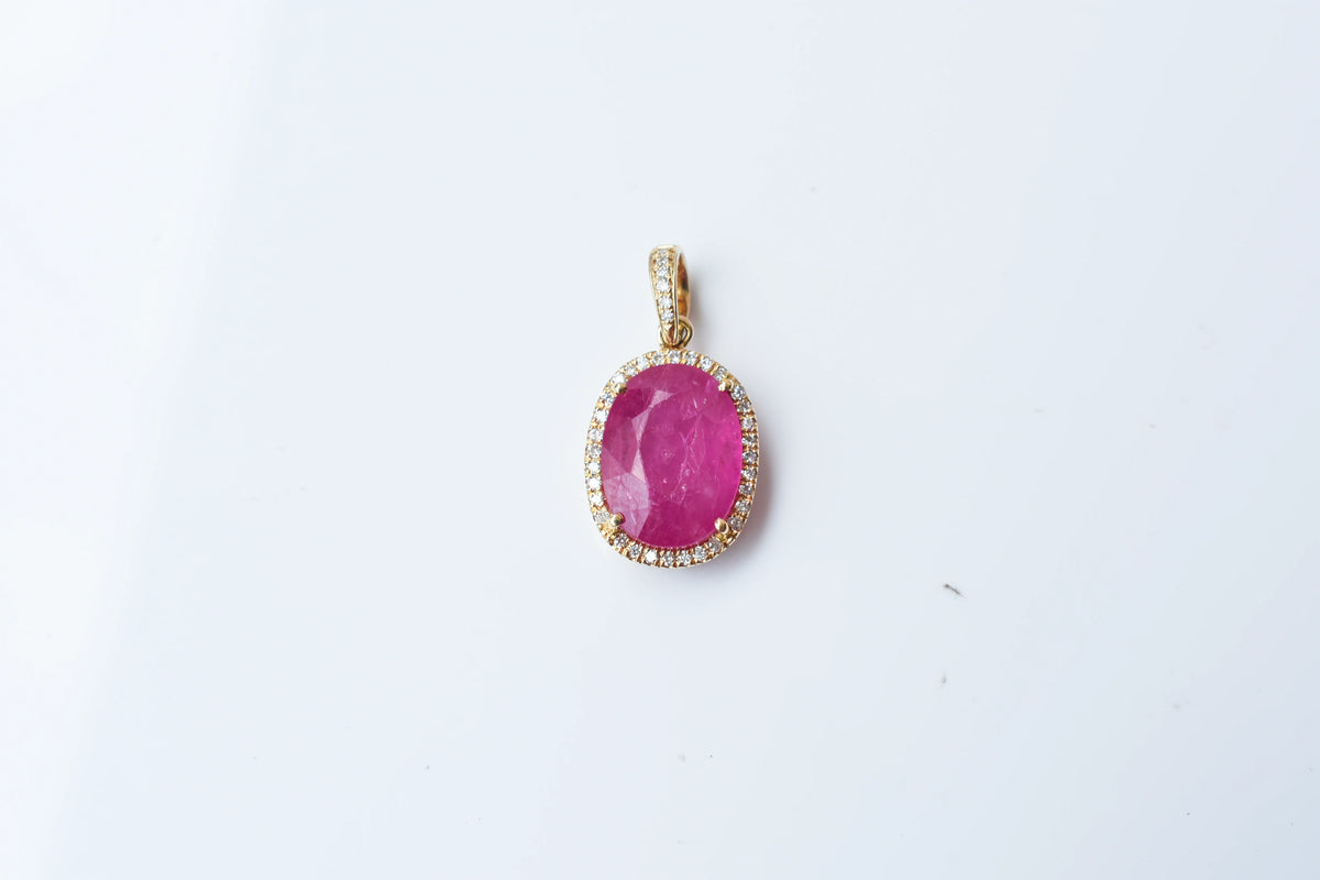 18K gold pendant with ruby and diamond halo