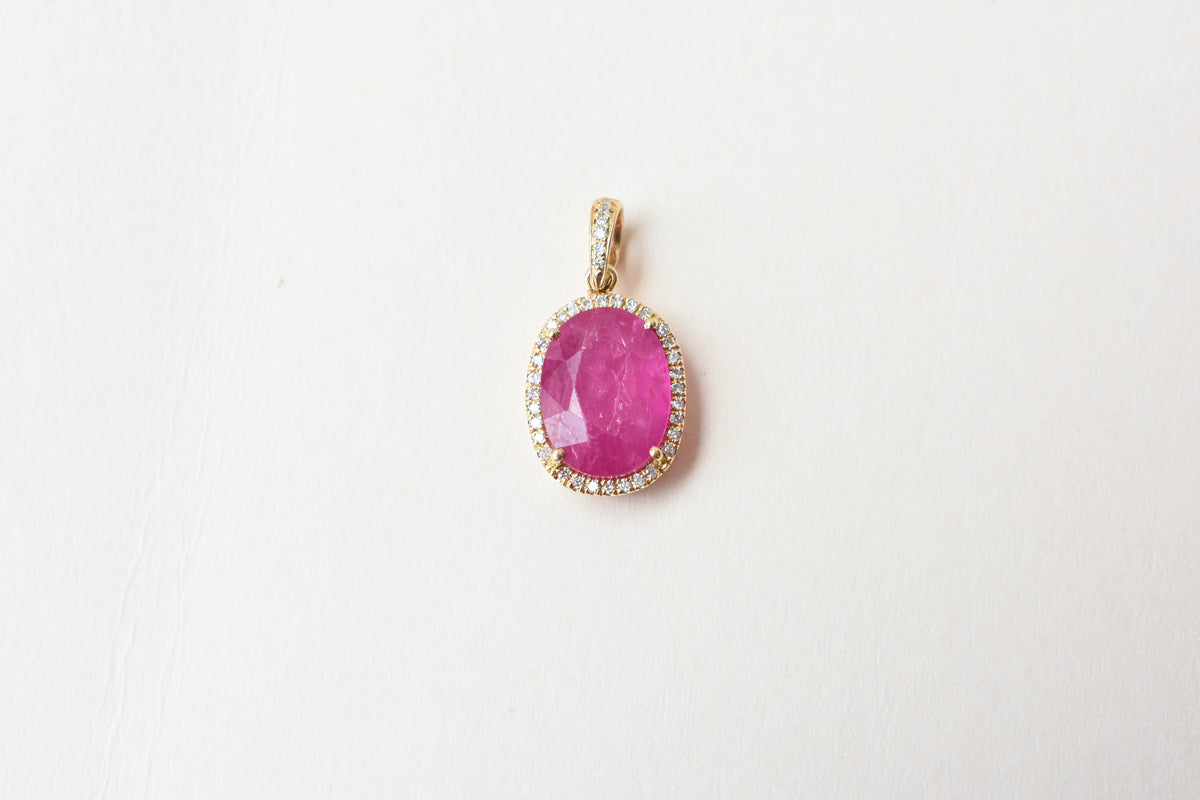 18K gold pendant with ruby and diamond halo