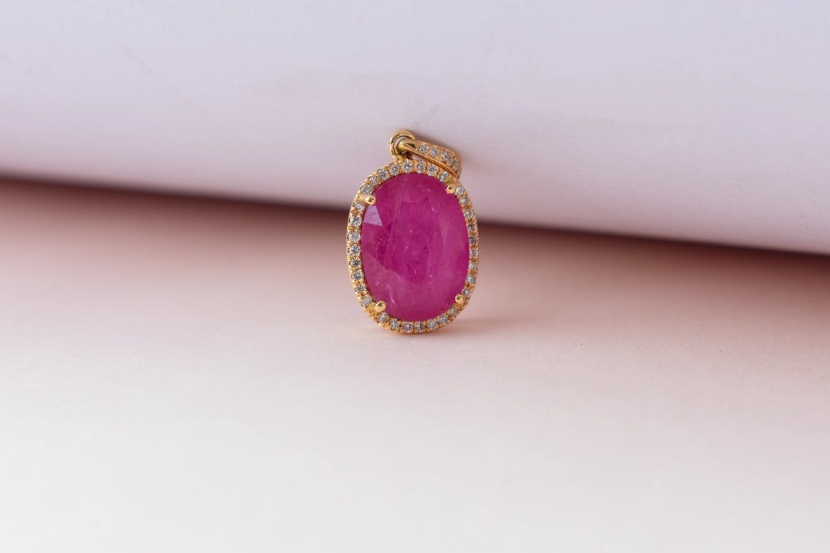 18K gold pendant with ruby and diamond halo