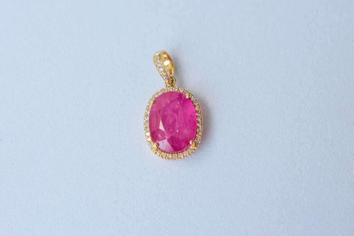 18K gold pendant with ruby and diamond halo