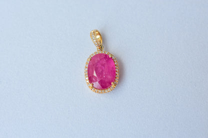 18K gold pendant with ruby and diamond halo