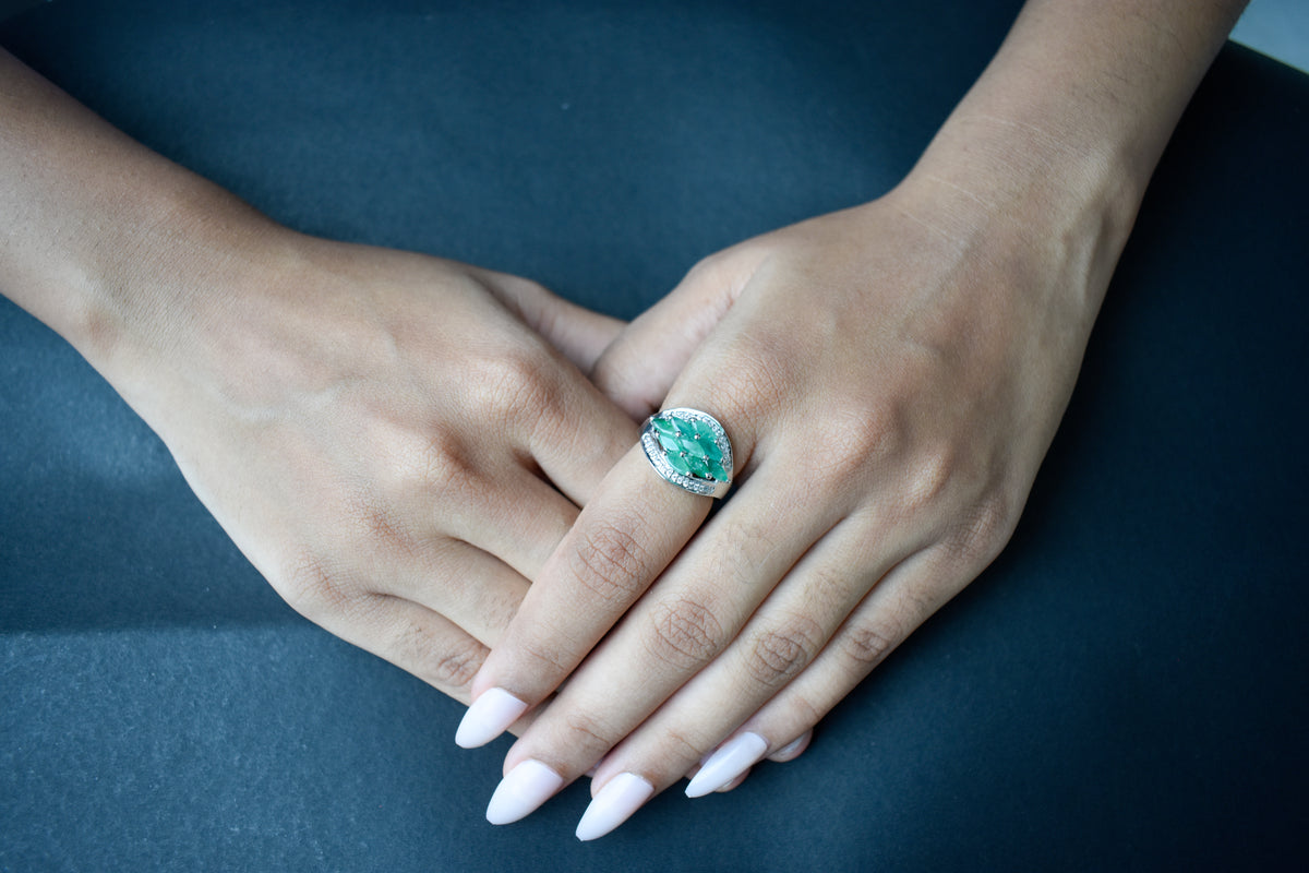 Emerald cluster ring in 925 silver with marquise-cut emeralds and cubic zirconia band