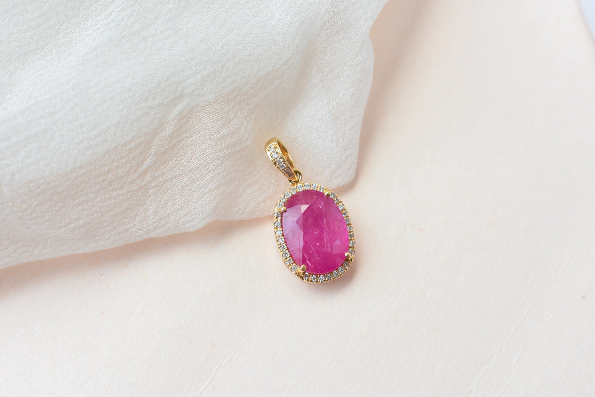 18K gold pendant with ruby and diamond halo