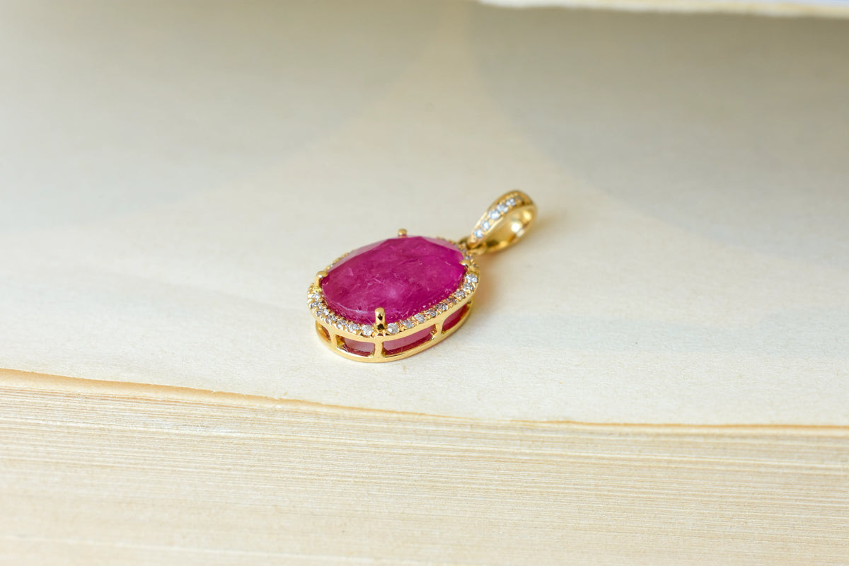 18K gold pendant with ruby and diamond halo
