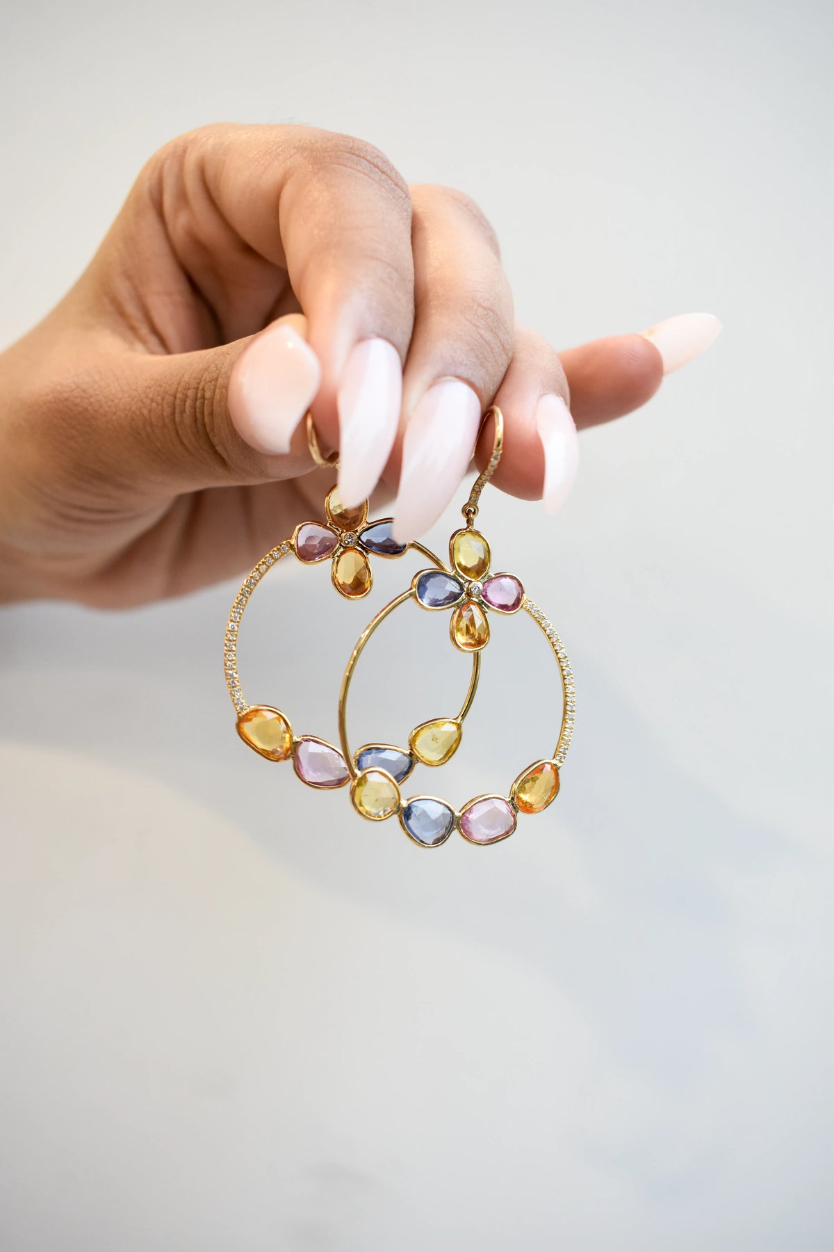 18K gold hoop earrings with sapphire, citrine and diamond flower